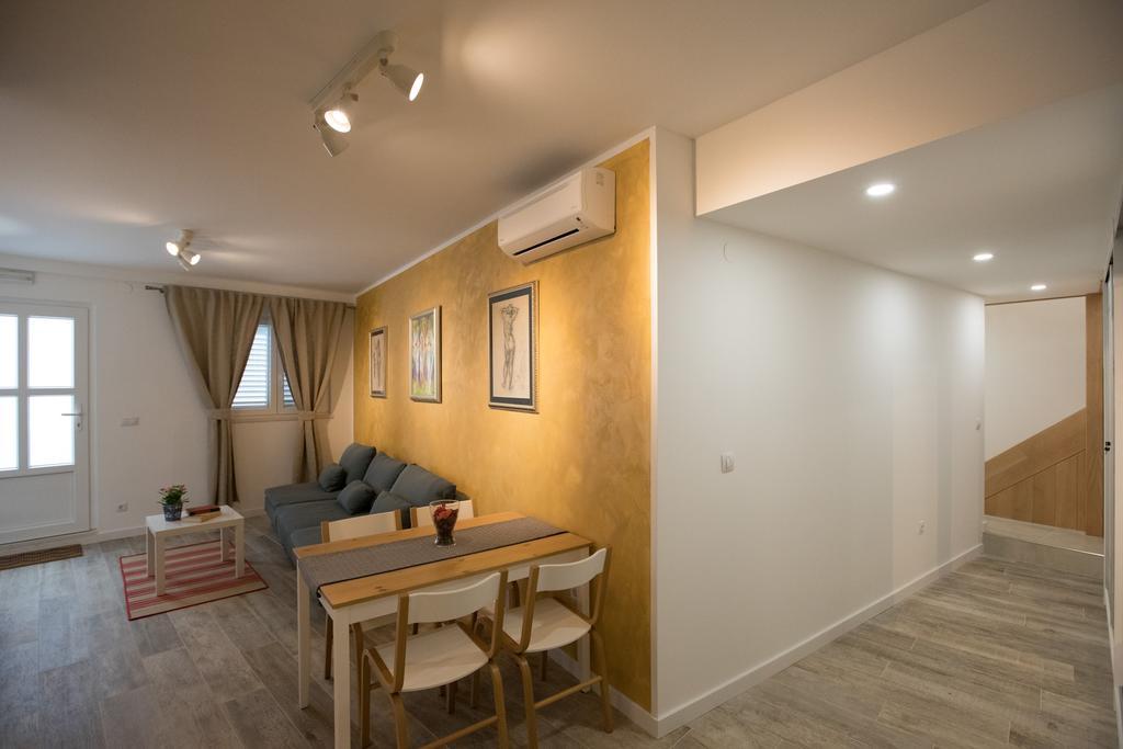 Dam Apartment *