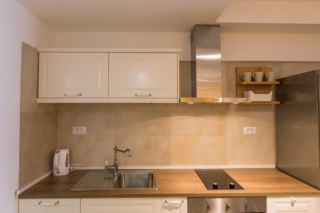 Dam Apartment *